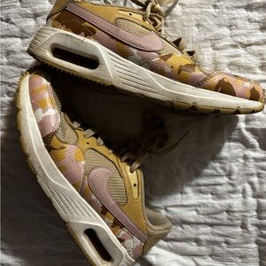 Women's Camouflage Nike Sneakers in mustard yellow and Pink